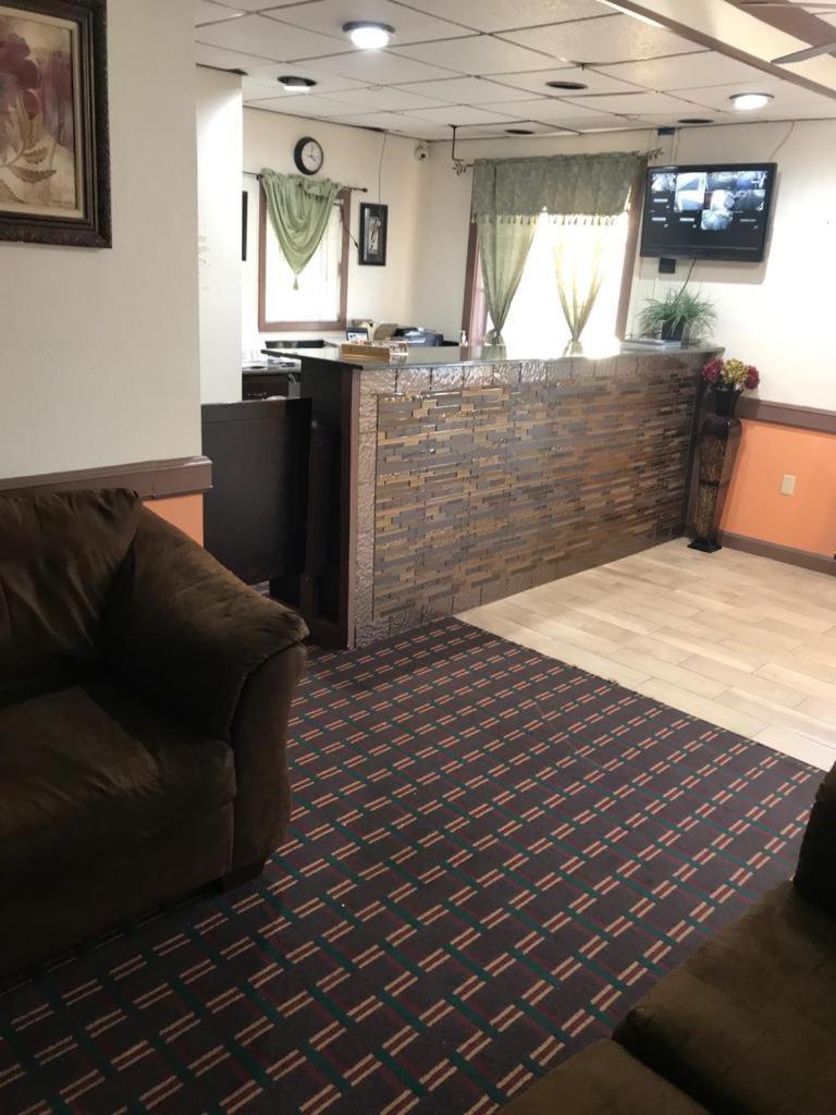 Americas Best Value Inn Holly Springs Exterior photo